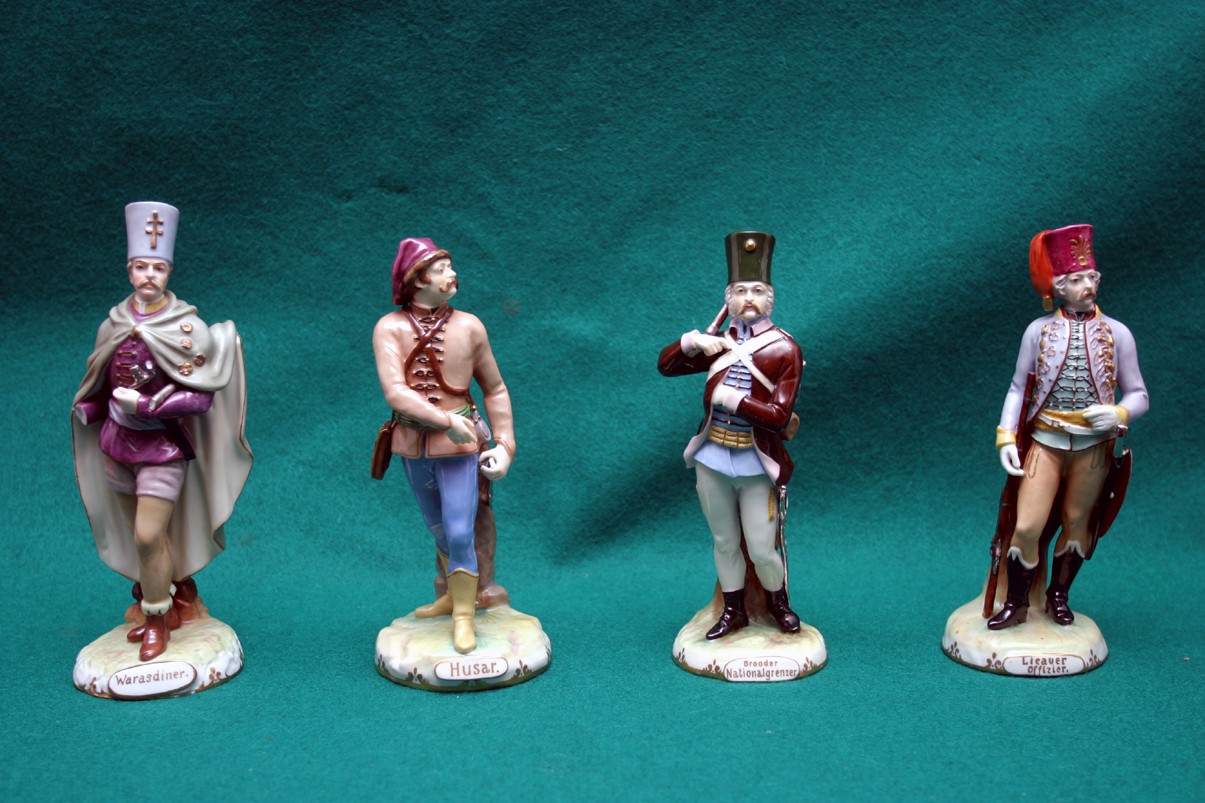 Porculanske figurice (Meissen) vojnokorajiških oficira i husara (Zbirka Vojne krajine Muzeja u Županji